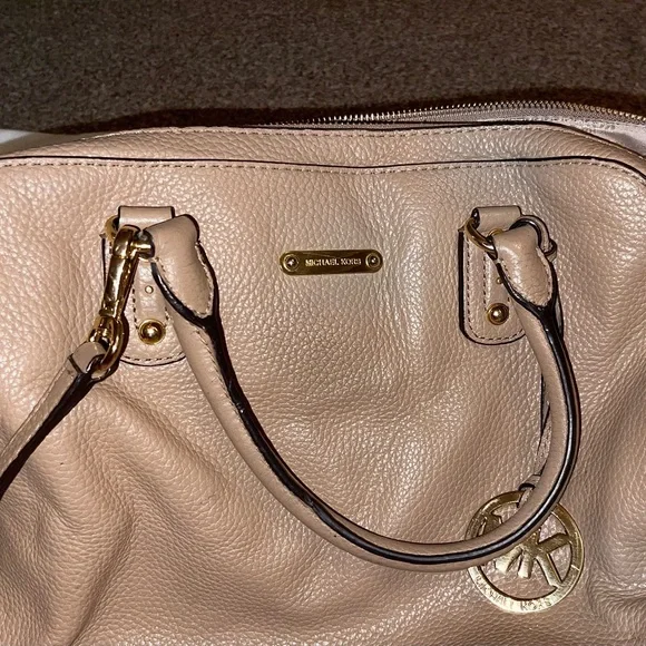 Nude Michael Kors Handbag amazing condition - Picture 2 of 9